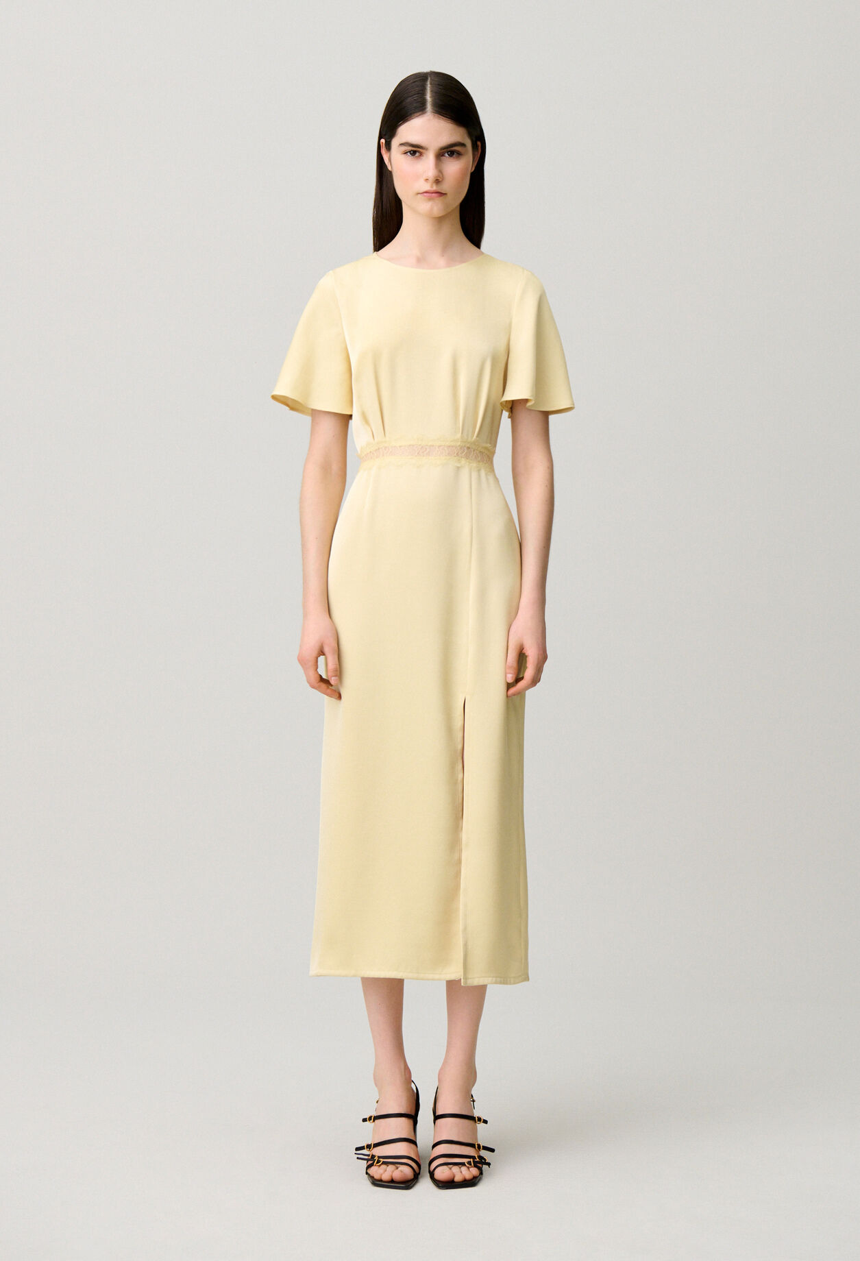 Robe satinée dentelle dos nu