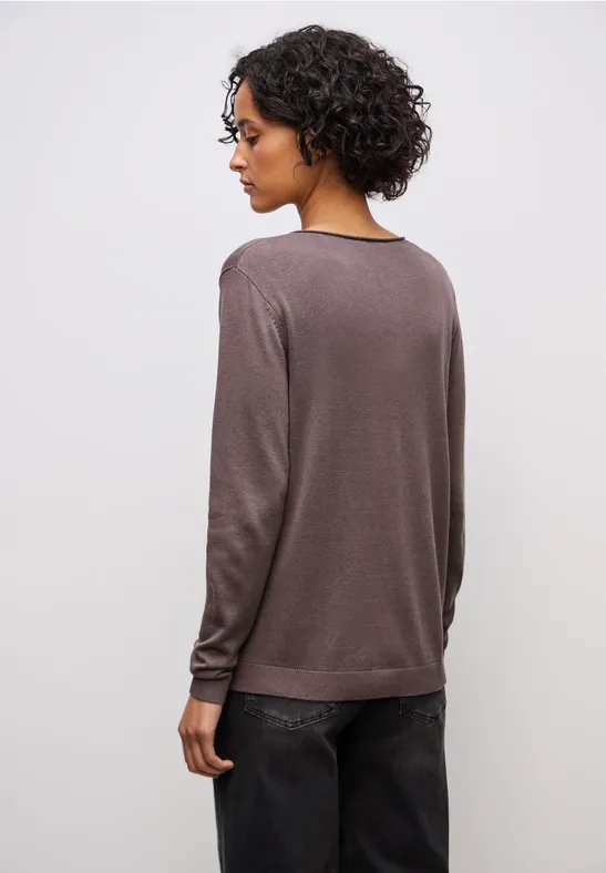 V-Neck Pullover