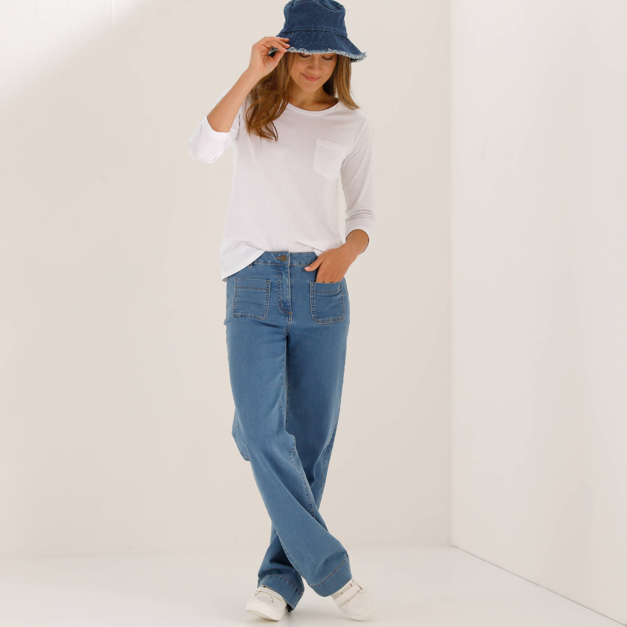 T-shirt col rond manches 3/4, broderie anglaise