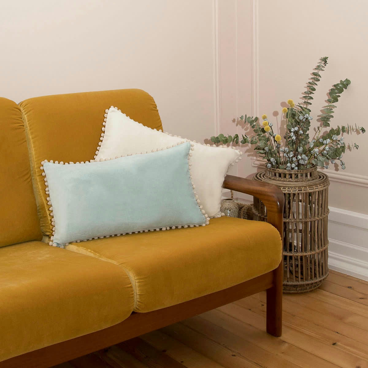 CLEO - Coussin velours de coton  50x30 vert céladon