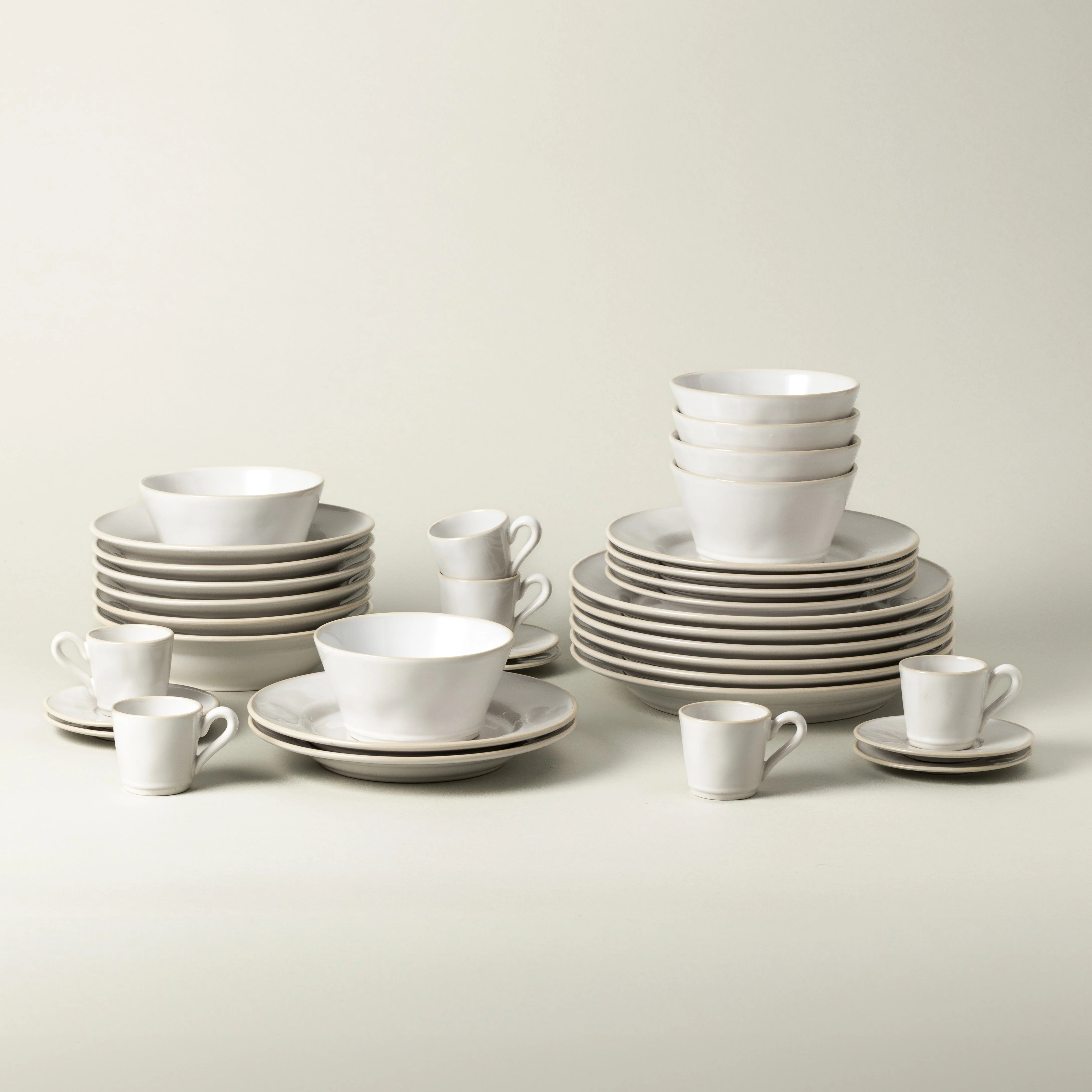 30-Piece Dinnerware Set with Coffee Cup and Saucer Beja