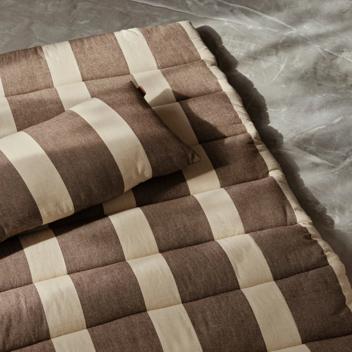 Ferm Living - Strand Kissen 72 x 30 cm, braun / beige