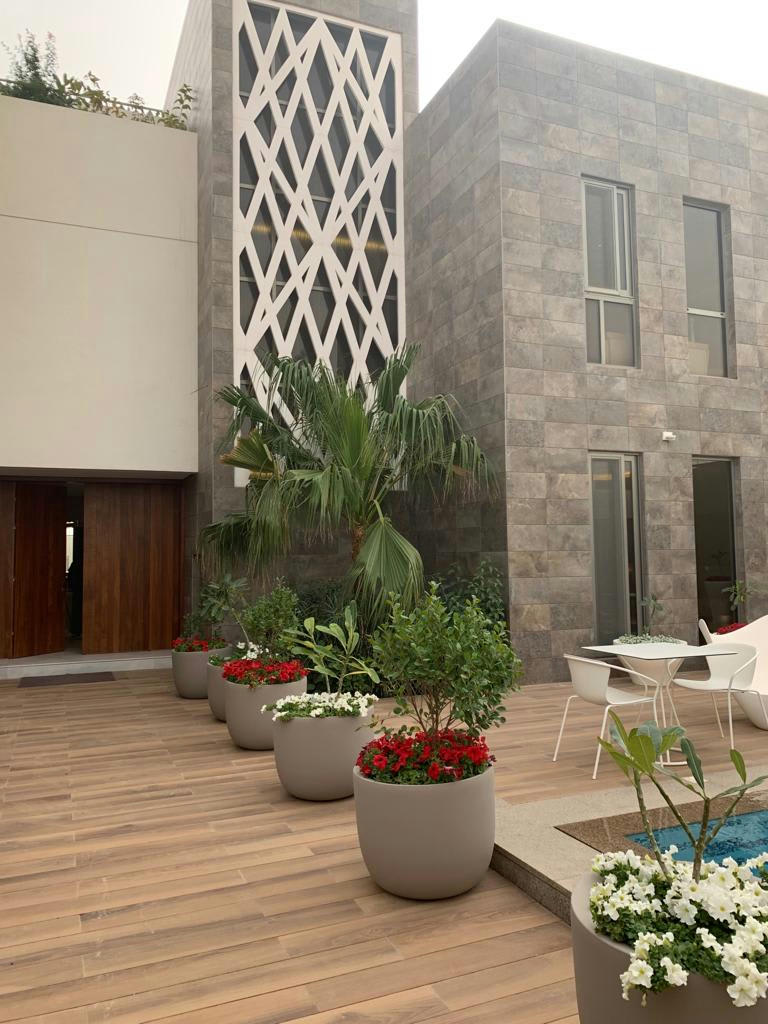 CUP - Pot à fleur en résine recyclable gris tourterelle D70cm