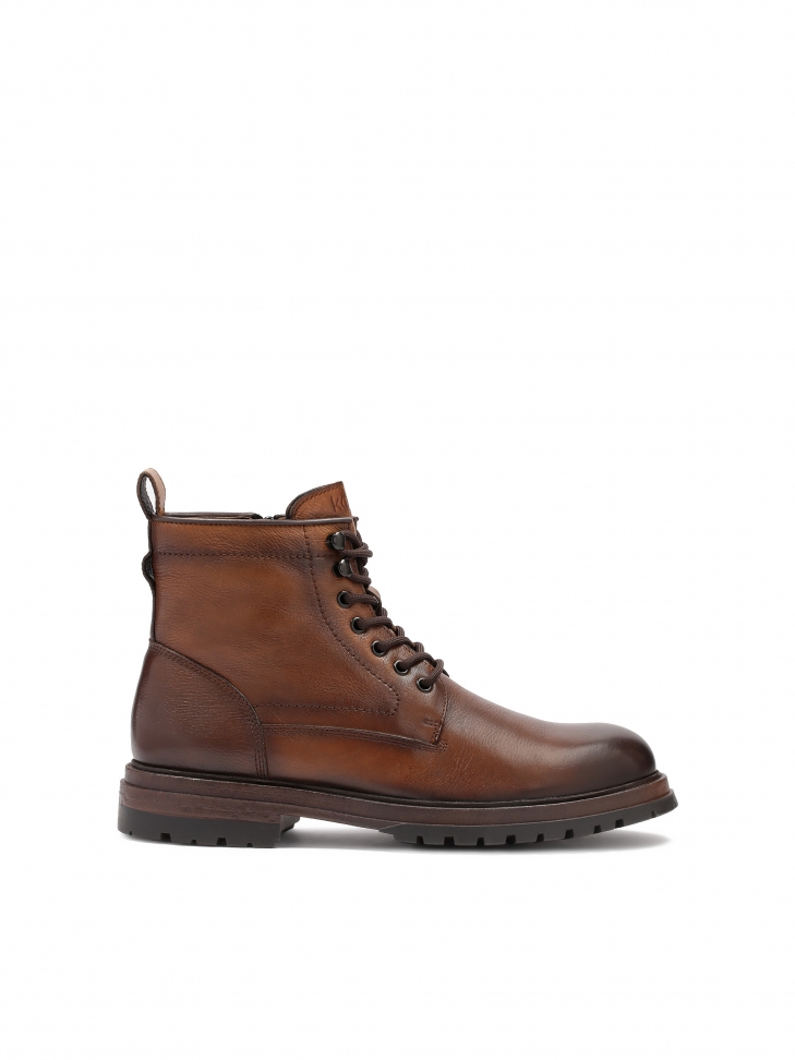Brown men's boots with lace-up upper