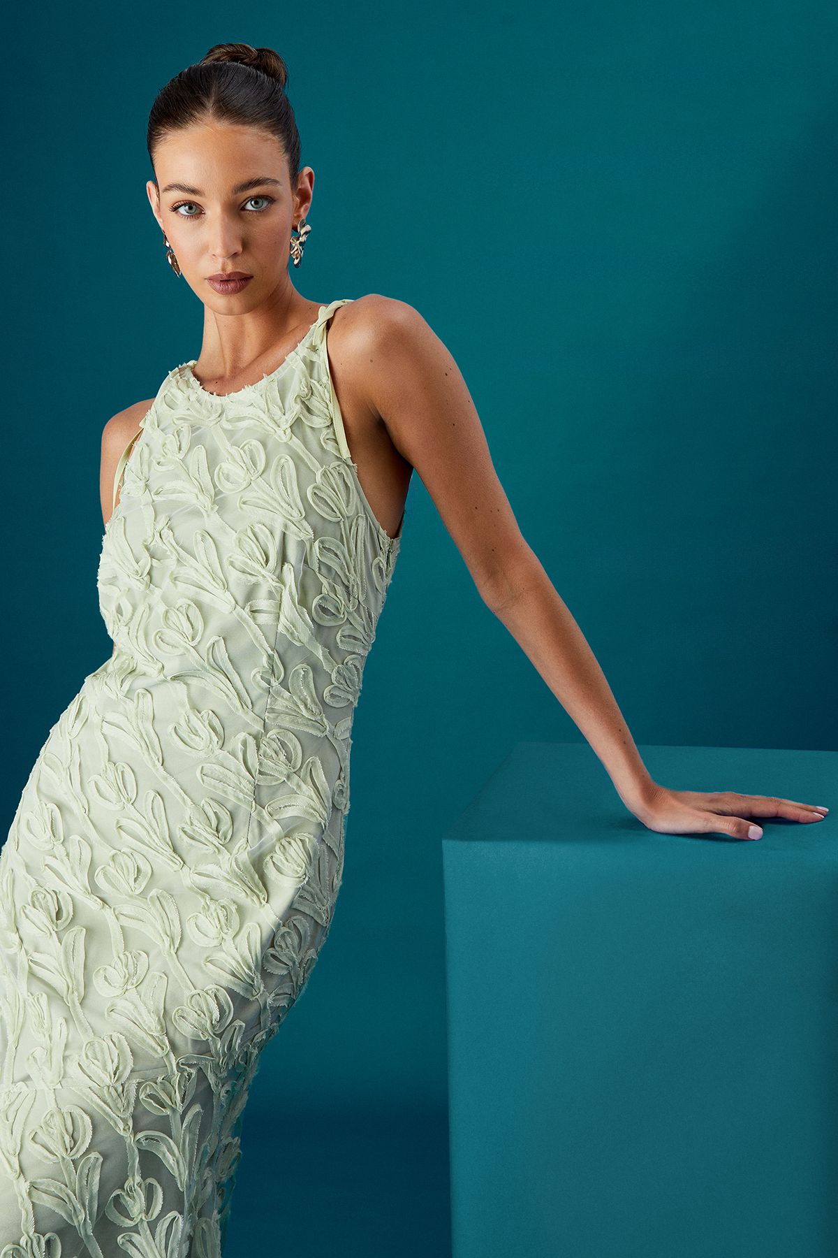 Coast Coast Muse Textured Sleeveless Midi Dress