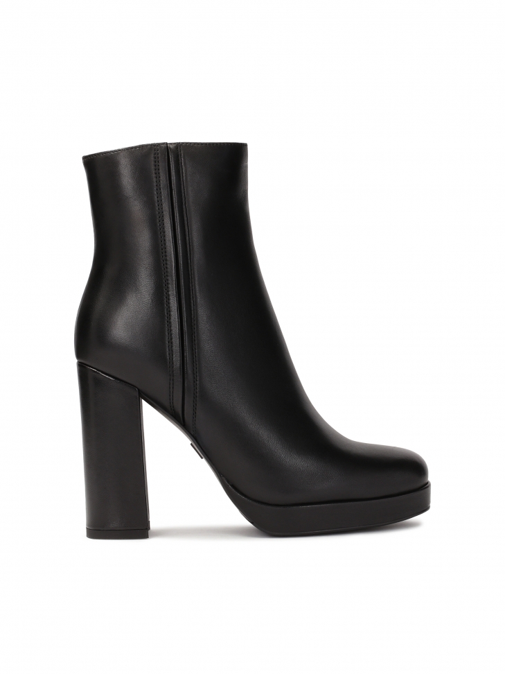 Classic heeled leather boots