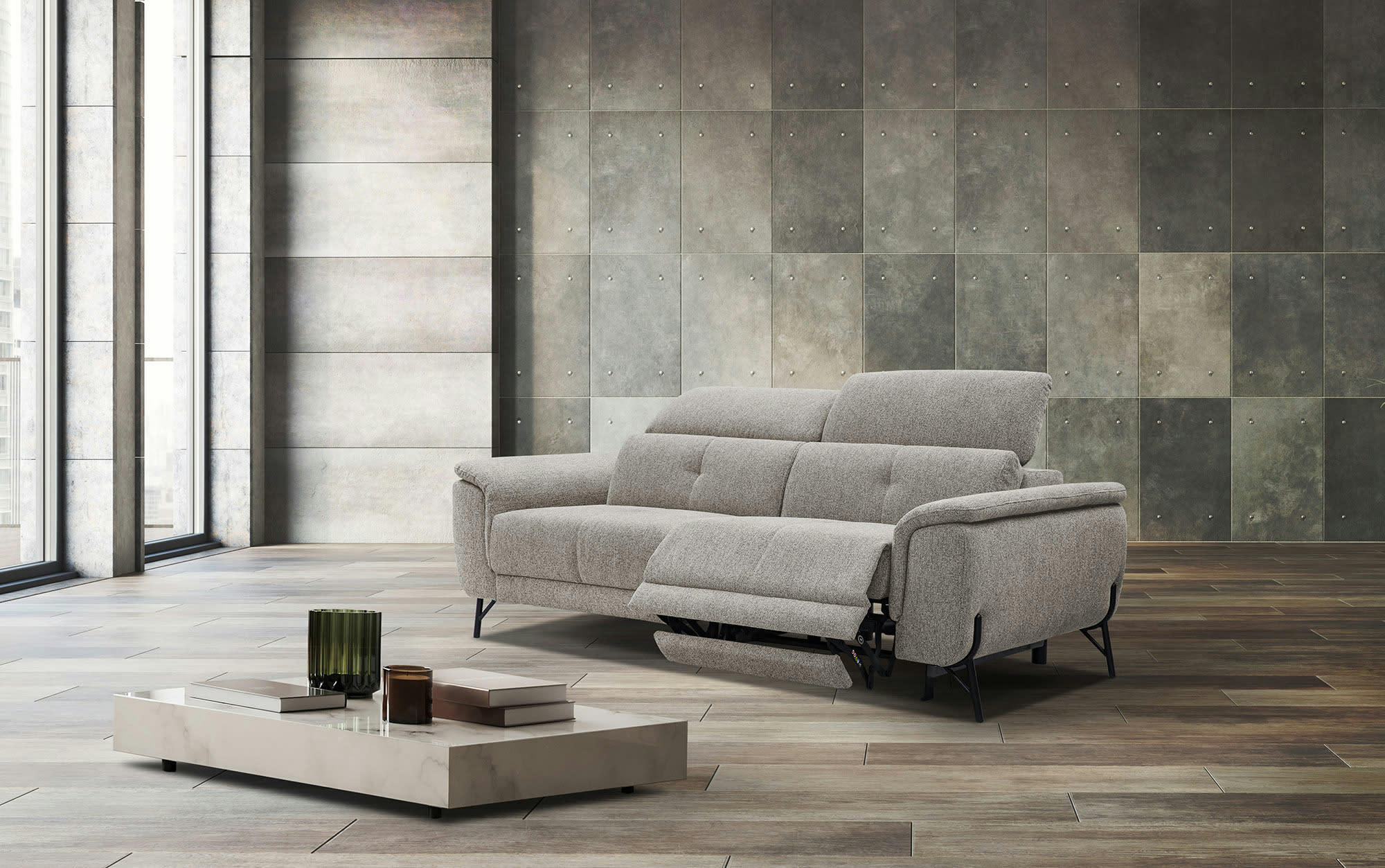 AVENA - Canapé droit 3 places avec une relax électrique à droite tissu taupe