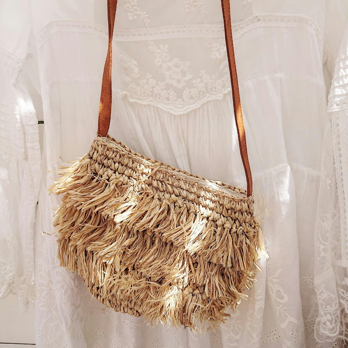 BONA - Sac bandoulière en raphia avec anse en cuir, beige