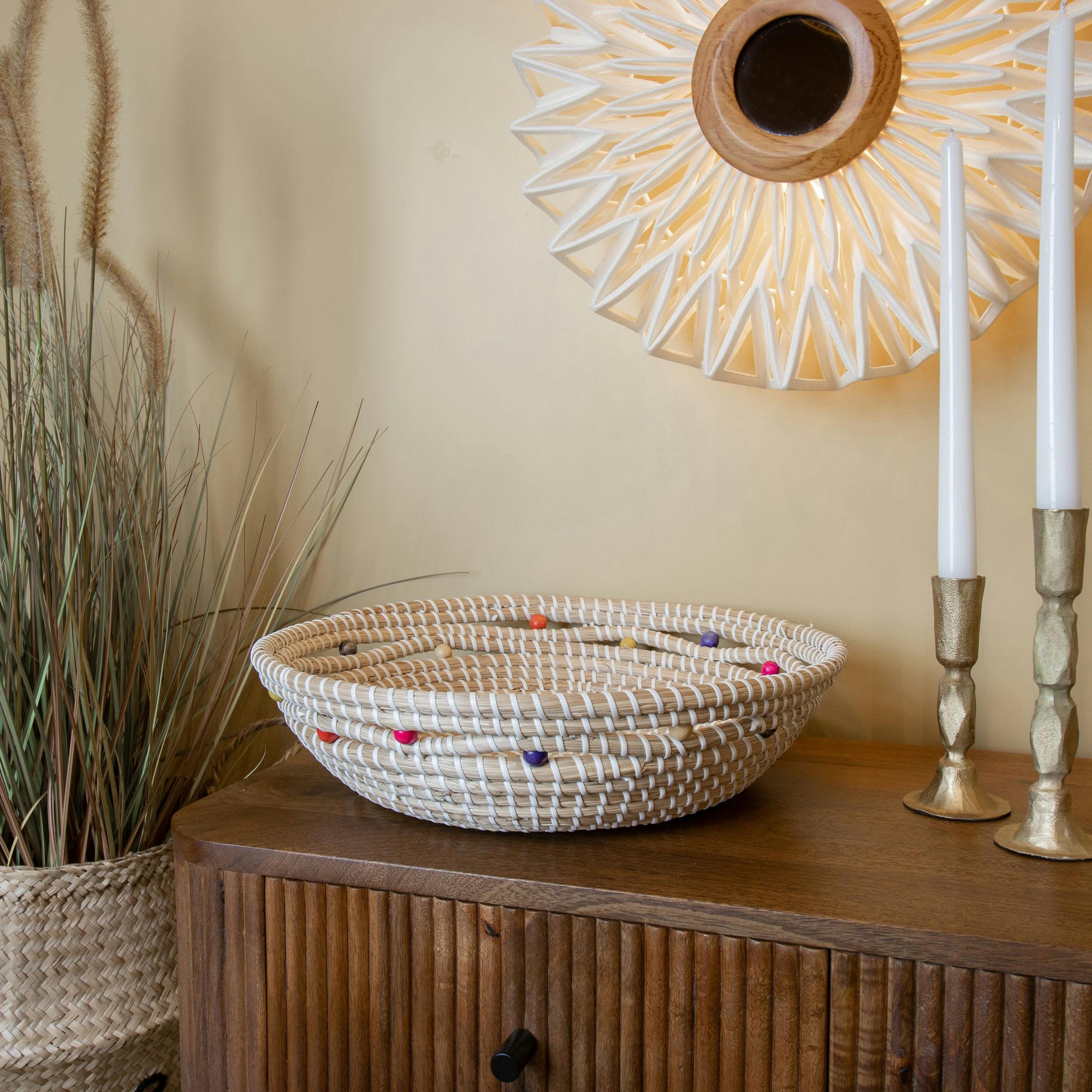 MILOS - Corbeille ronde en jonc de mer et perles de bois Ø37cm
