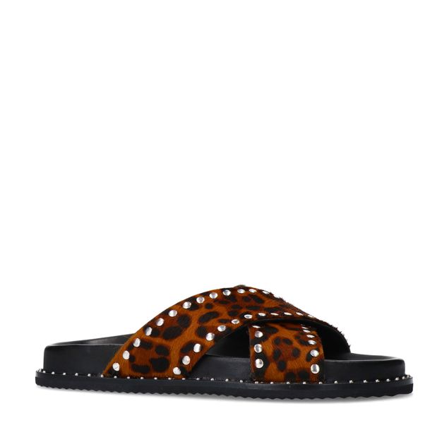 Leopard slippers met zilverkleurige studs