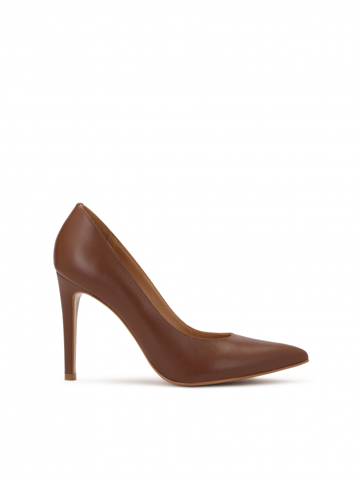 Brown pointed-toe pumps