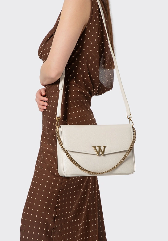 Damska crossbody ze skóry z dekoracyjnym zapięciem kremowa