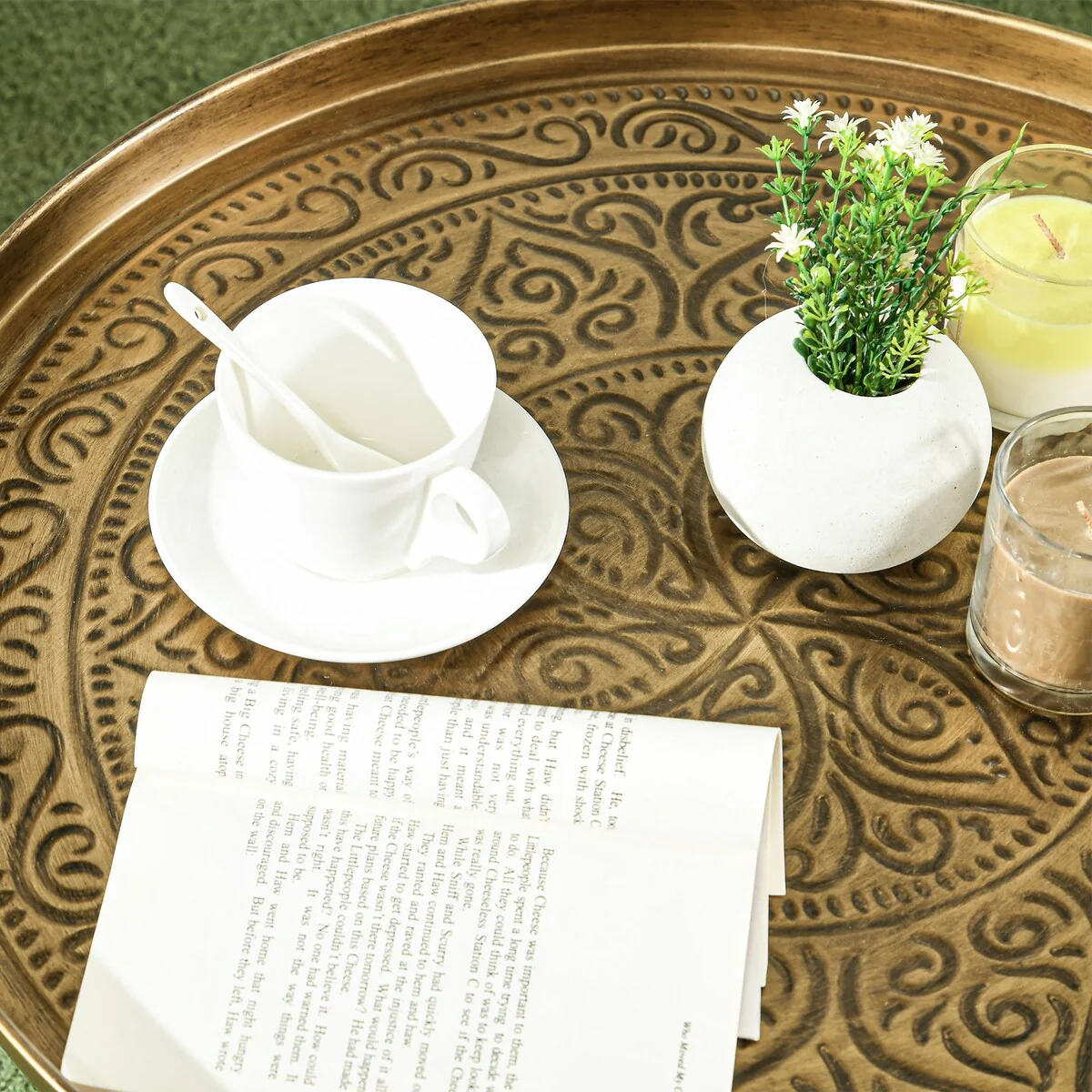 24 Round Coffee Table with Hammered Tray Top, Vintage Metal Center Table for Living Room, Bedroom, Side Table,Gold