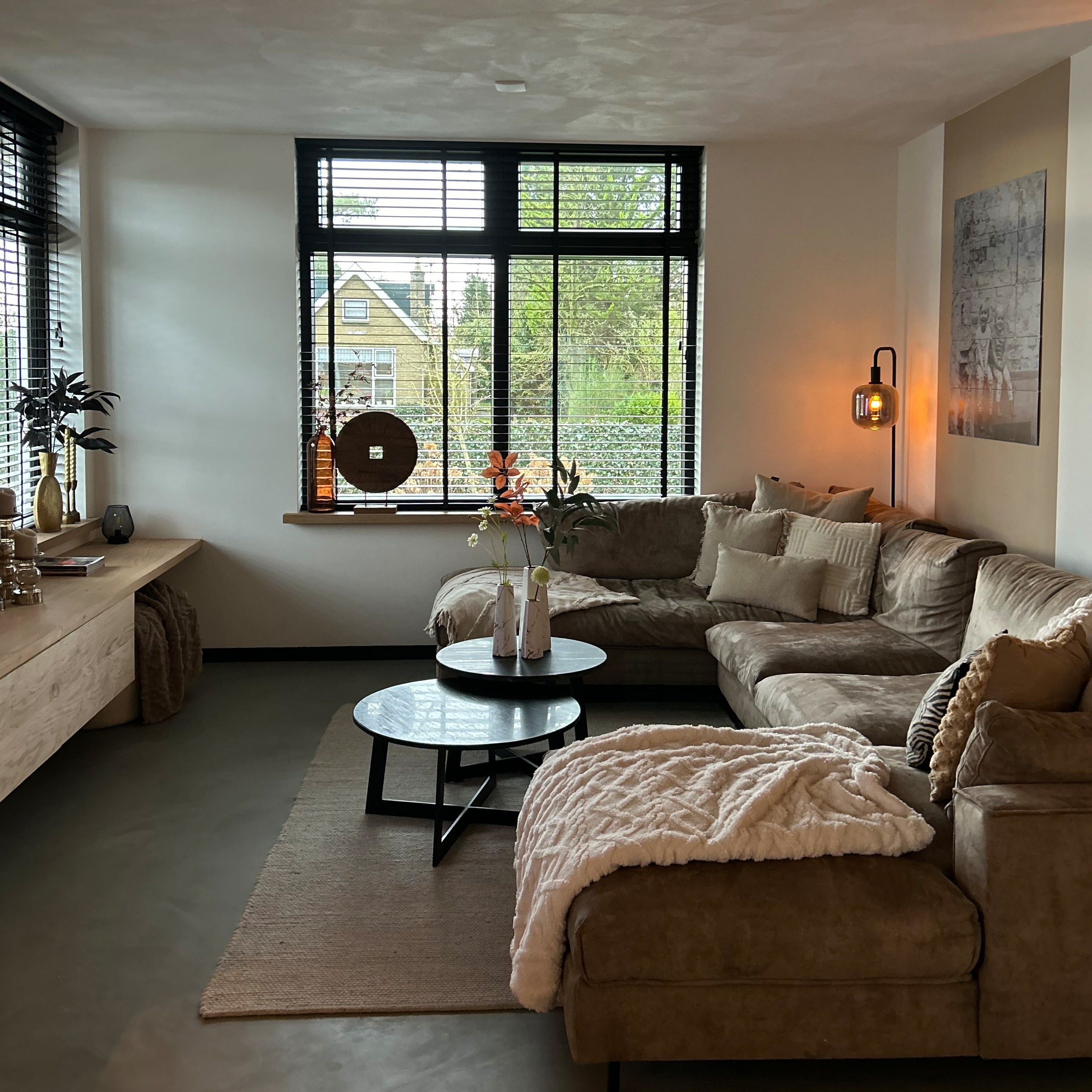 QUVIO Zeshoekige vaas, keramiek - Wit met goud marble look - S