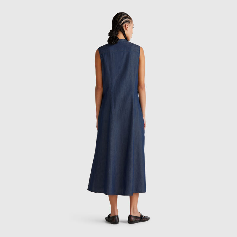 Sleeveless shirt dress in chambray