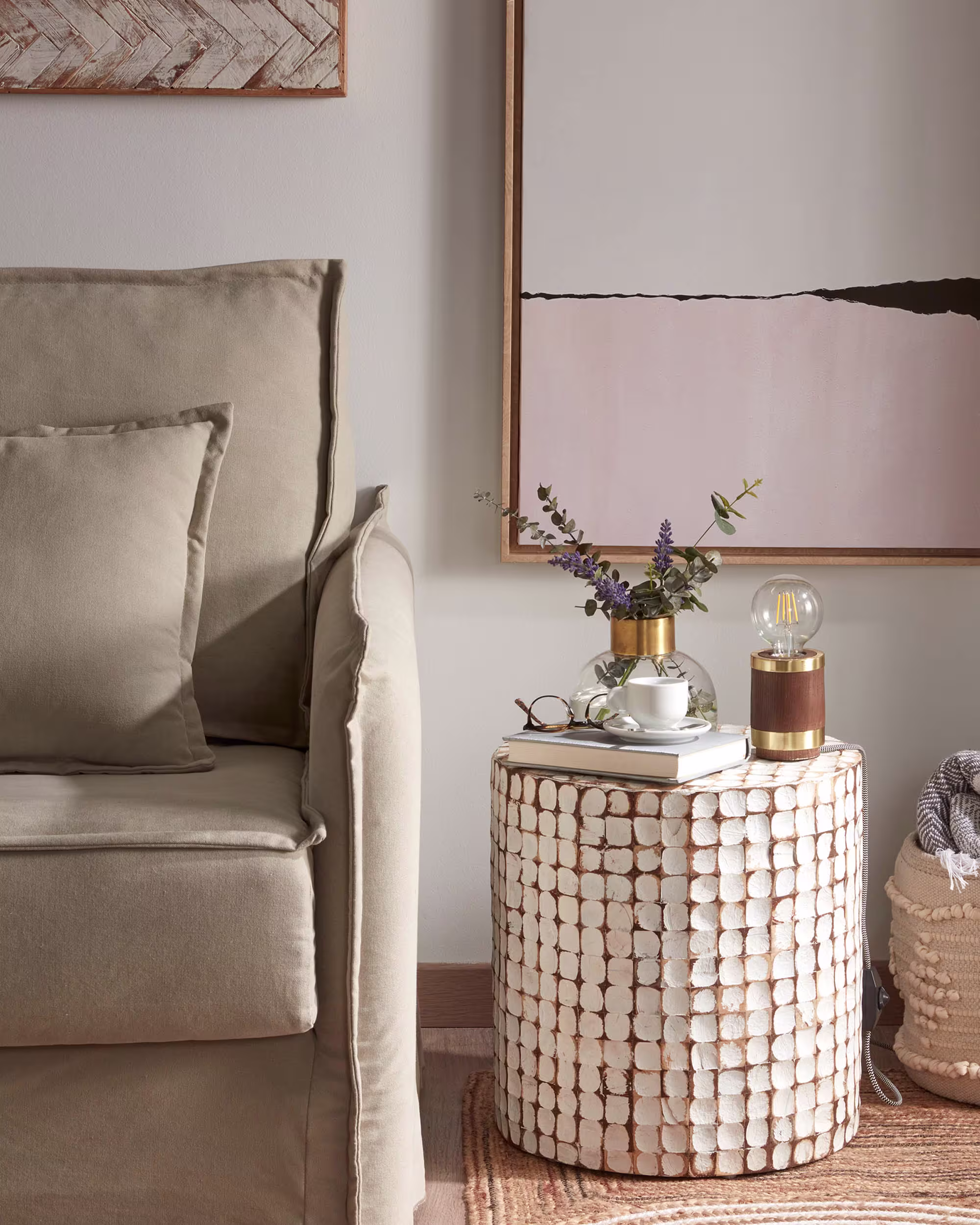 Mesa auxiliar Necoco de madera maciza de mango y cáscaras de coco Ø 40 cm