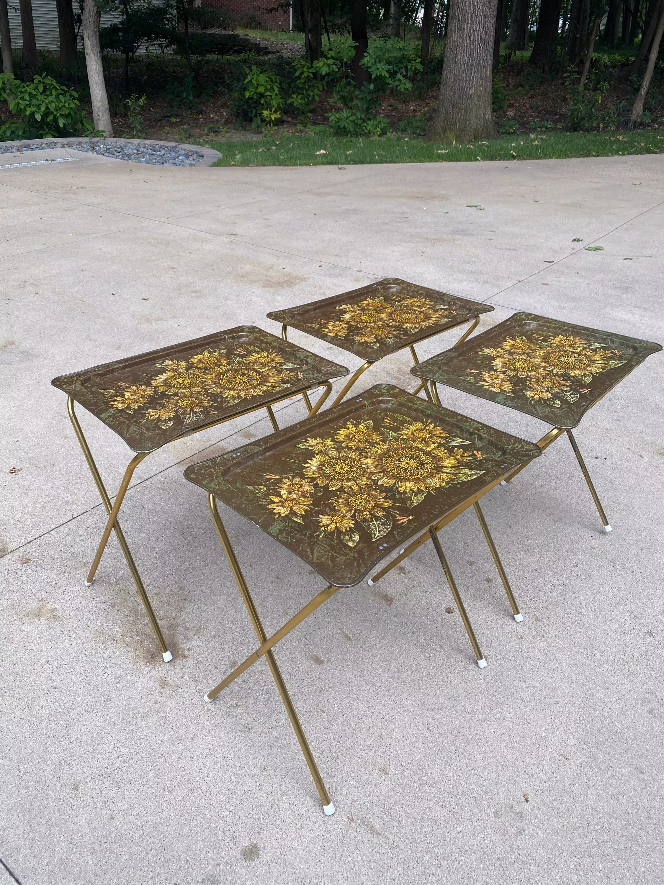 Set of 4 vintage MCM Floral TV Tray Tables with Folding stands