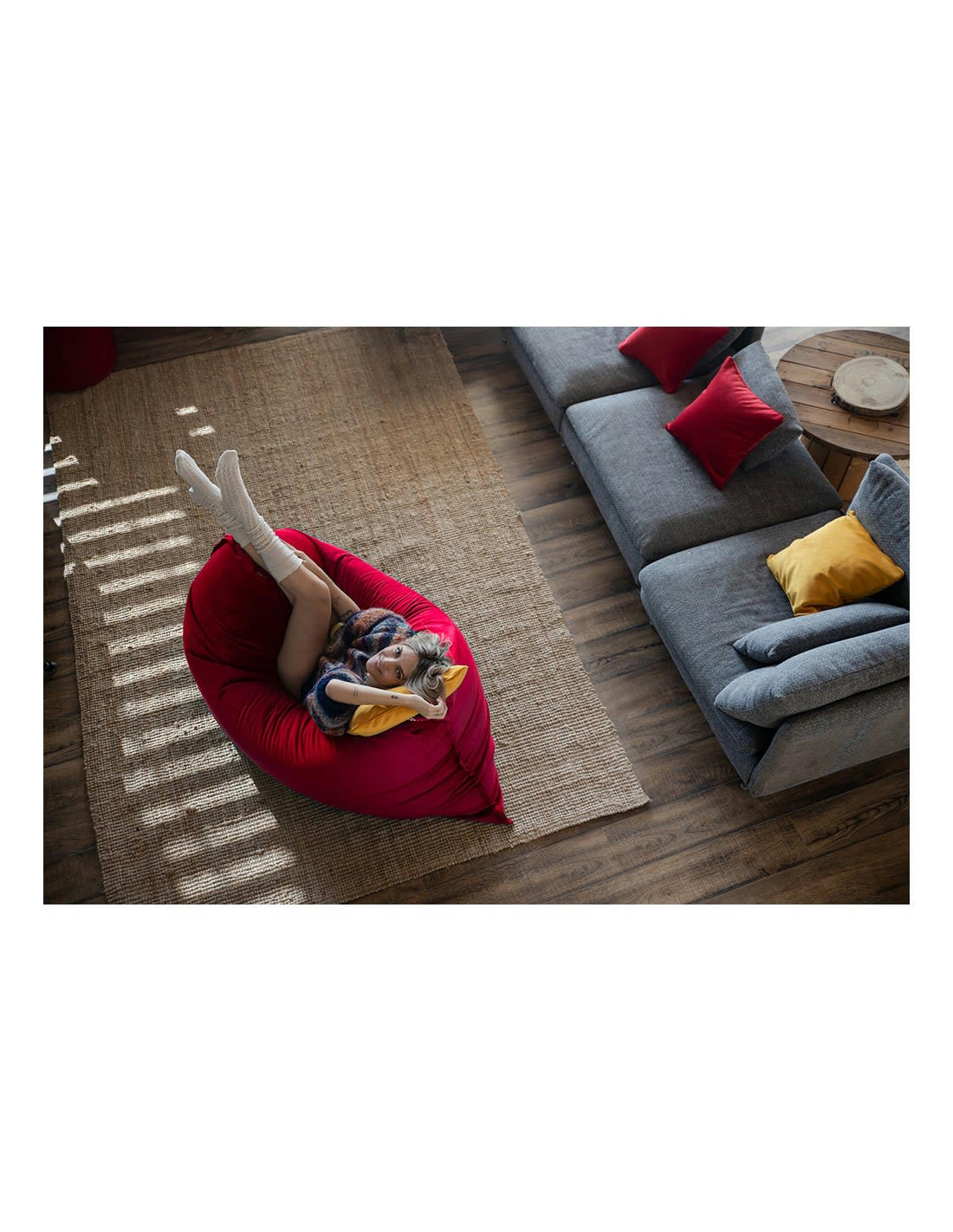 COUSSIN DÉCO - Coussin garni en velours rouge scarlett