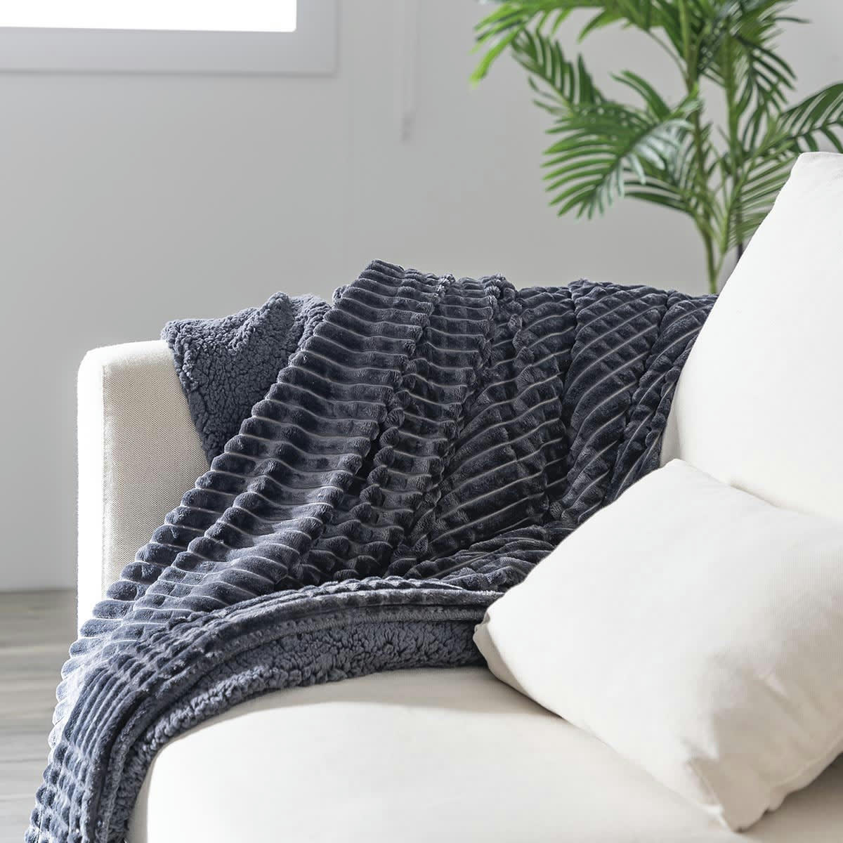 - Plaid flanelle et fausse fourrure sherpa gris 125x150cm