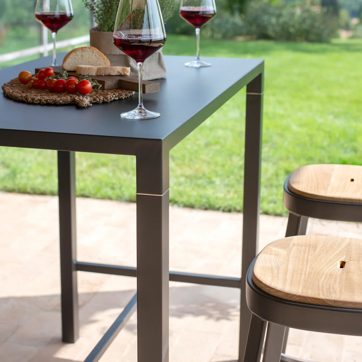 Emu - Nova Outdoor Hochtisch