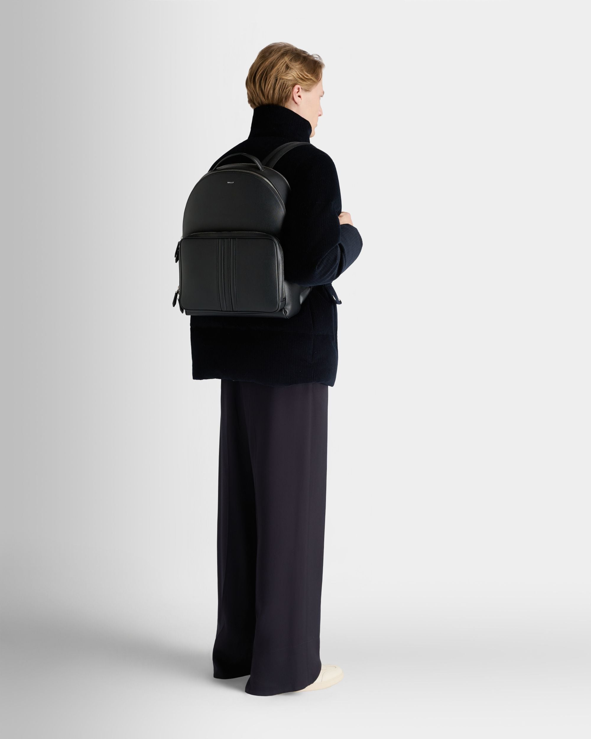 Mythos Rucksack Aus Recyceltem Leder In Schwarz