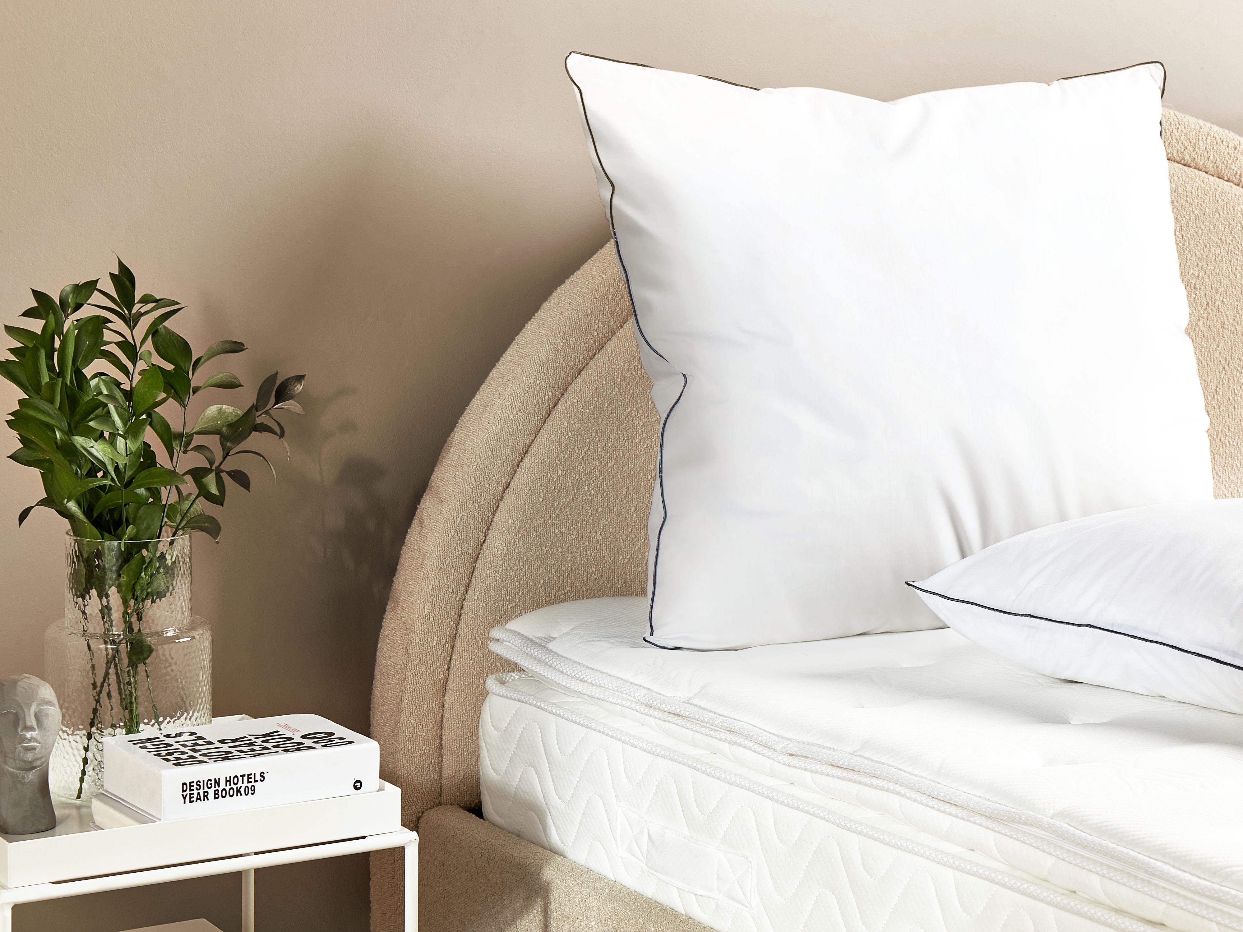 Set of 2 Bed Pillows PELISTER Low Microfibre 80 x 80 cm White