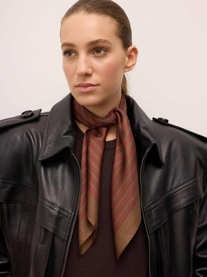 Brown scarf with maroon accents