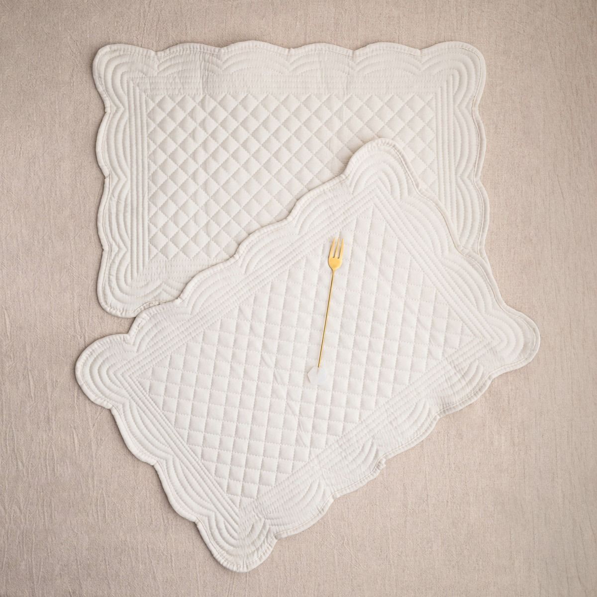 Maty stołowe VELA ecru prostokątne z pikowaniem, zestaw 2 szt. 30x45 cm