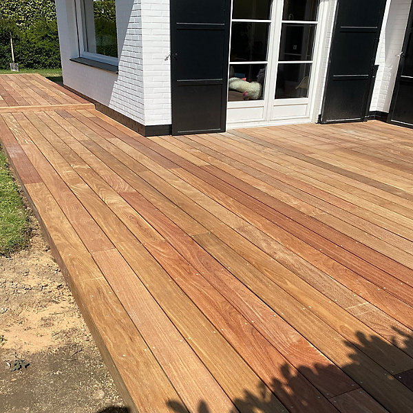 Kit complet terrasse bois exotique CUMARU pour 1 m², Lames 3,65 m, lambourdes 3,65 m, plots réglables et visserie Inox.