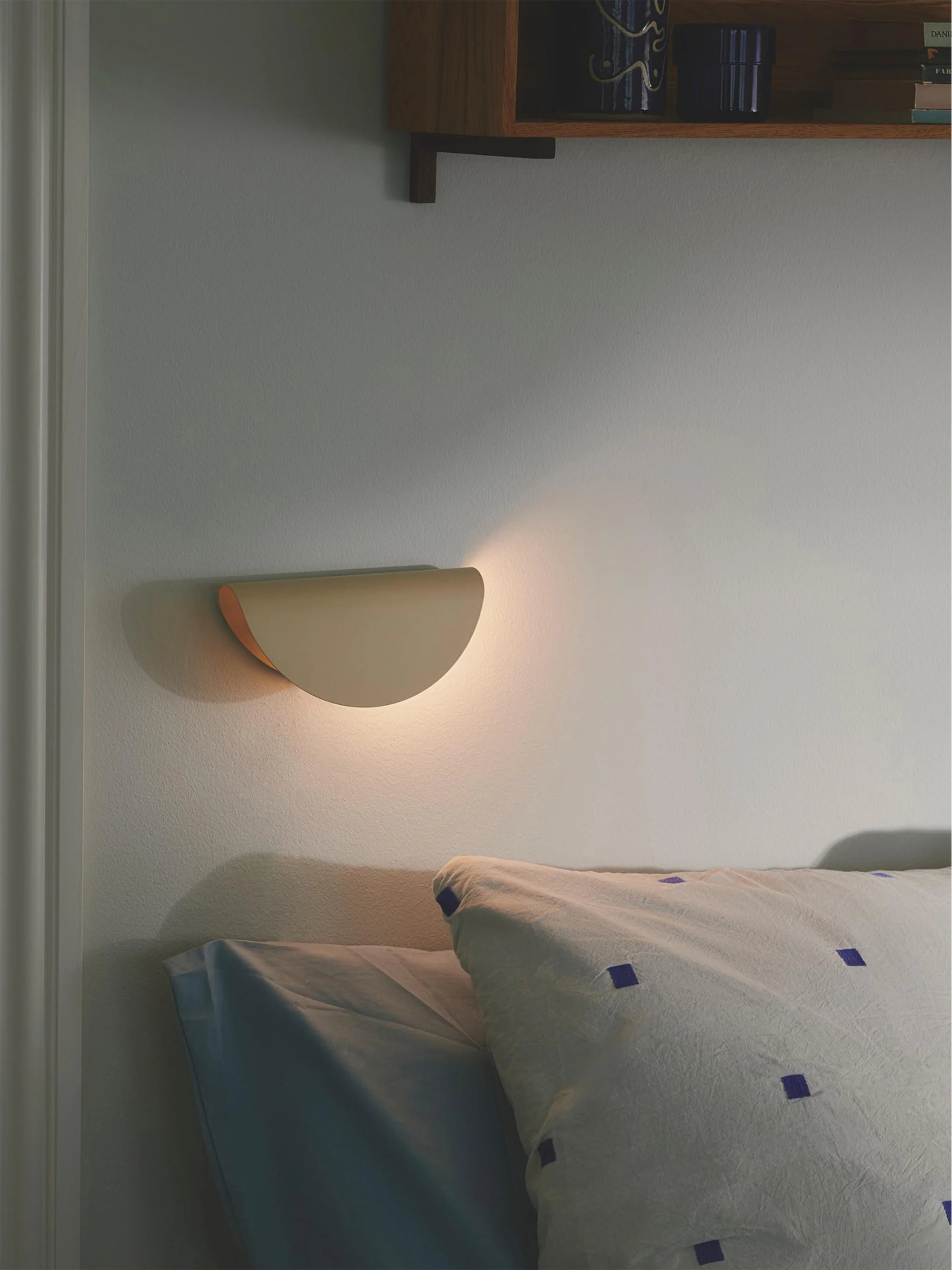 Wandleuchte Model 2110 mit Stecker