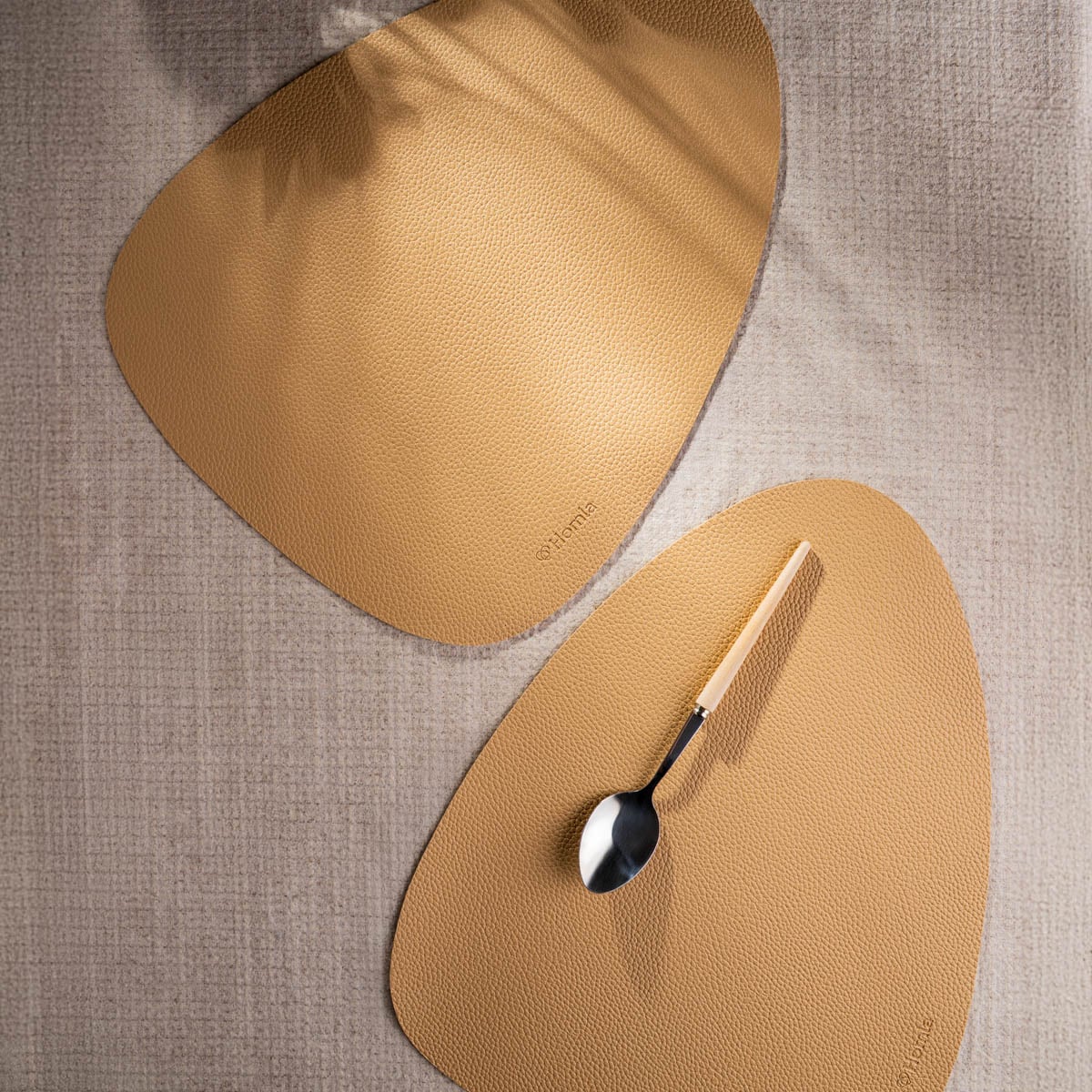 Maty stołowe FEMELO beżowe, zestaw 2 szt. 38 cm