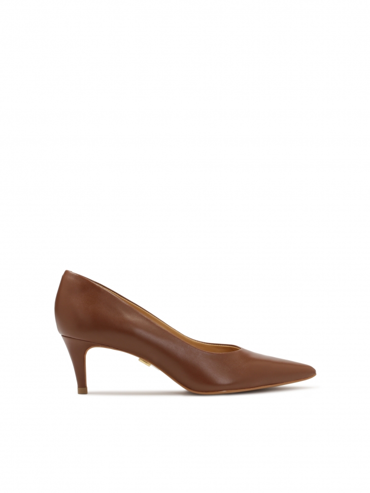 Brown low stiletto pumps