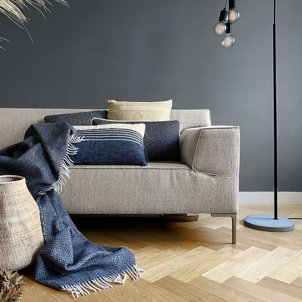 RECYCLÉE - Coussin carré en laine recyclée à structure bleu sidéral 50x50