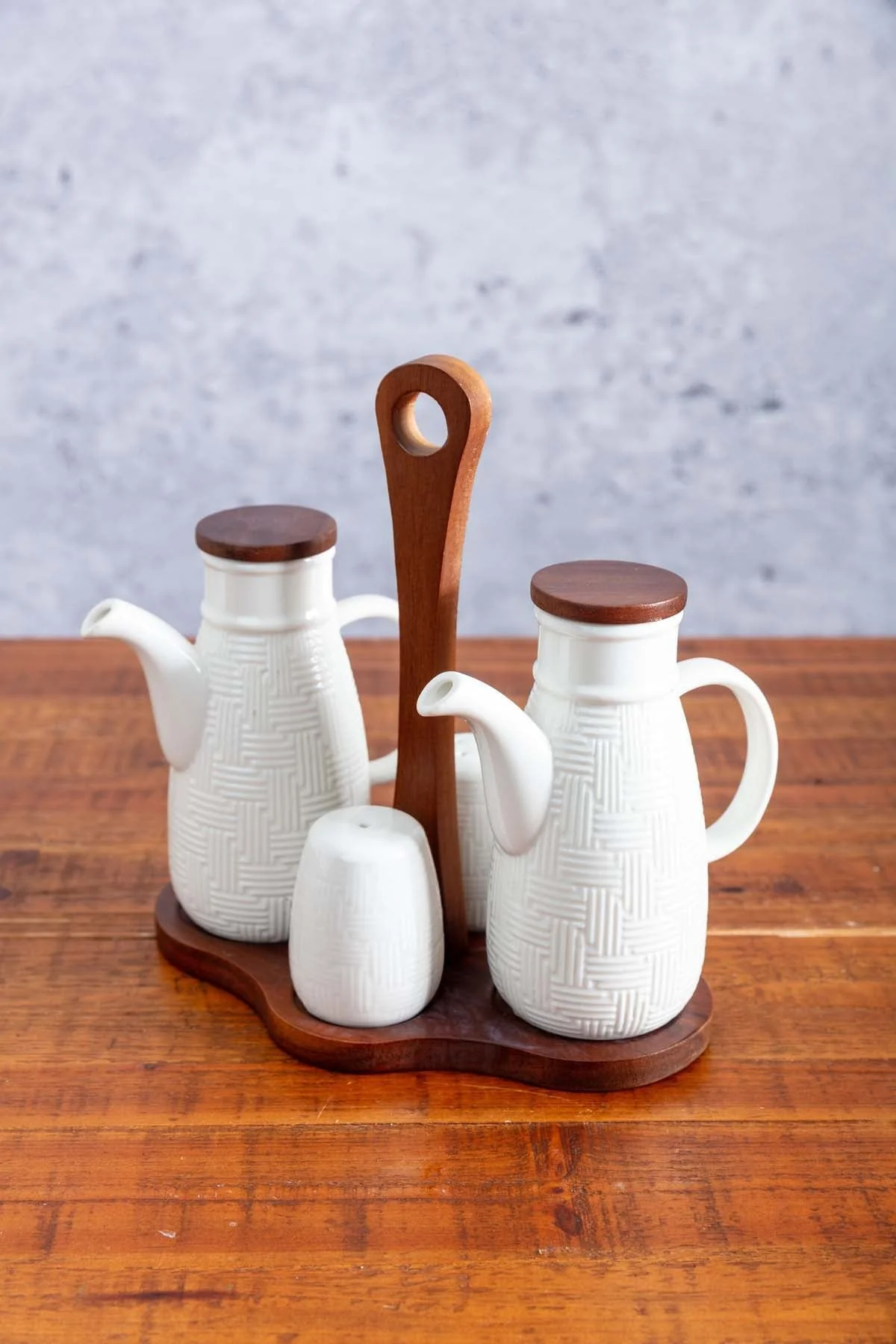 Cable Knit Condiments Caddy With Acacia Wood