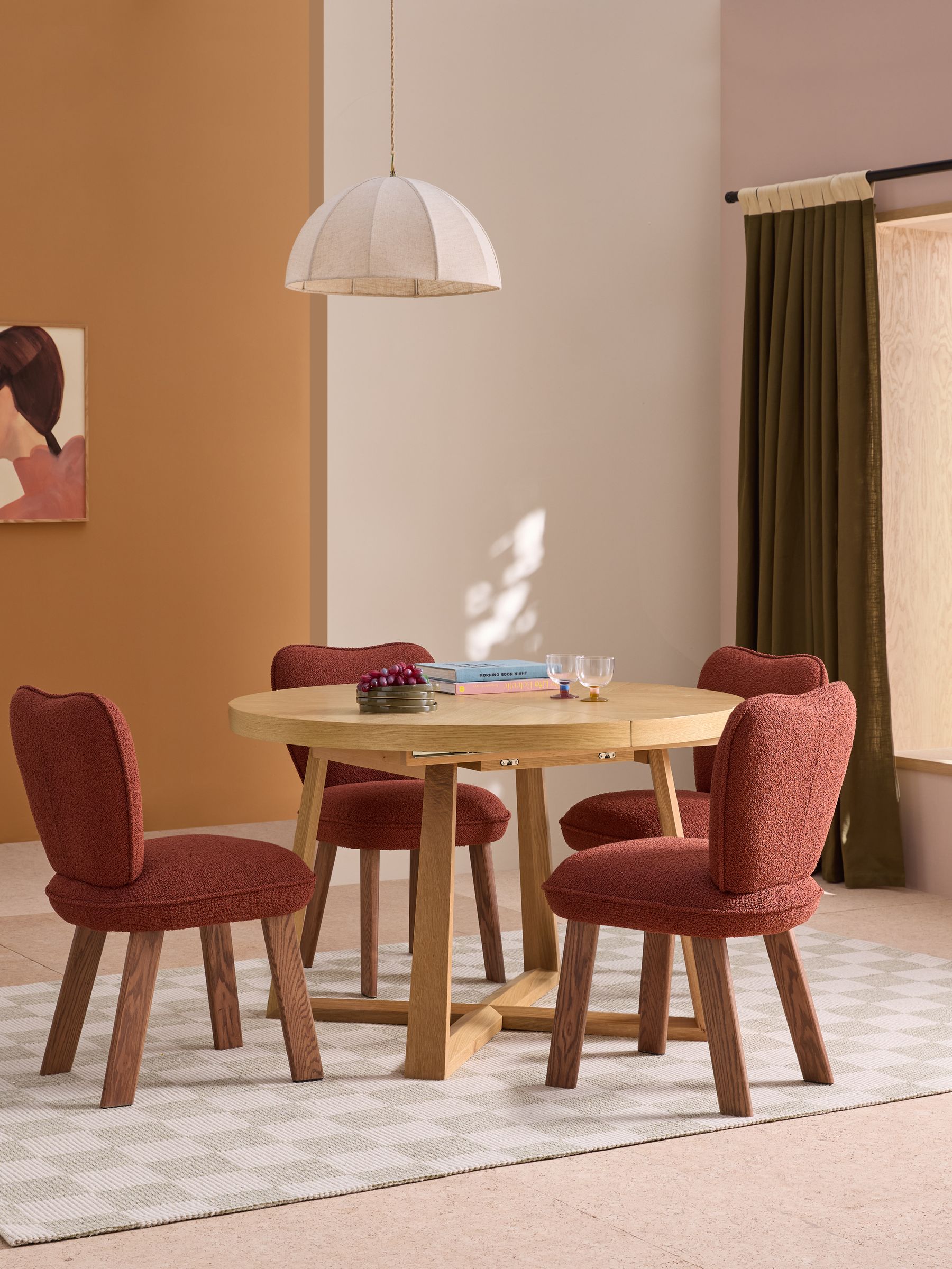 Belgrave Round 4 to 6 Seater Extending Dining Table in Oak