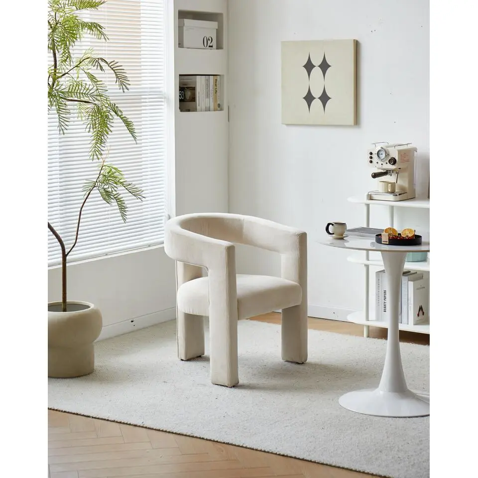 Salonstoel van metaal en beige fluweel