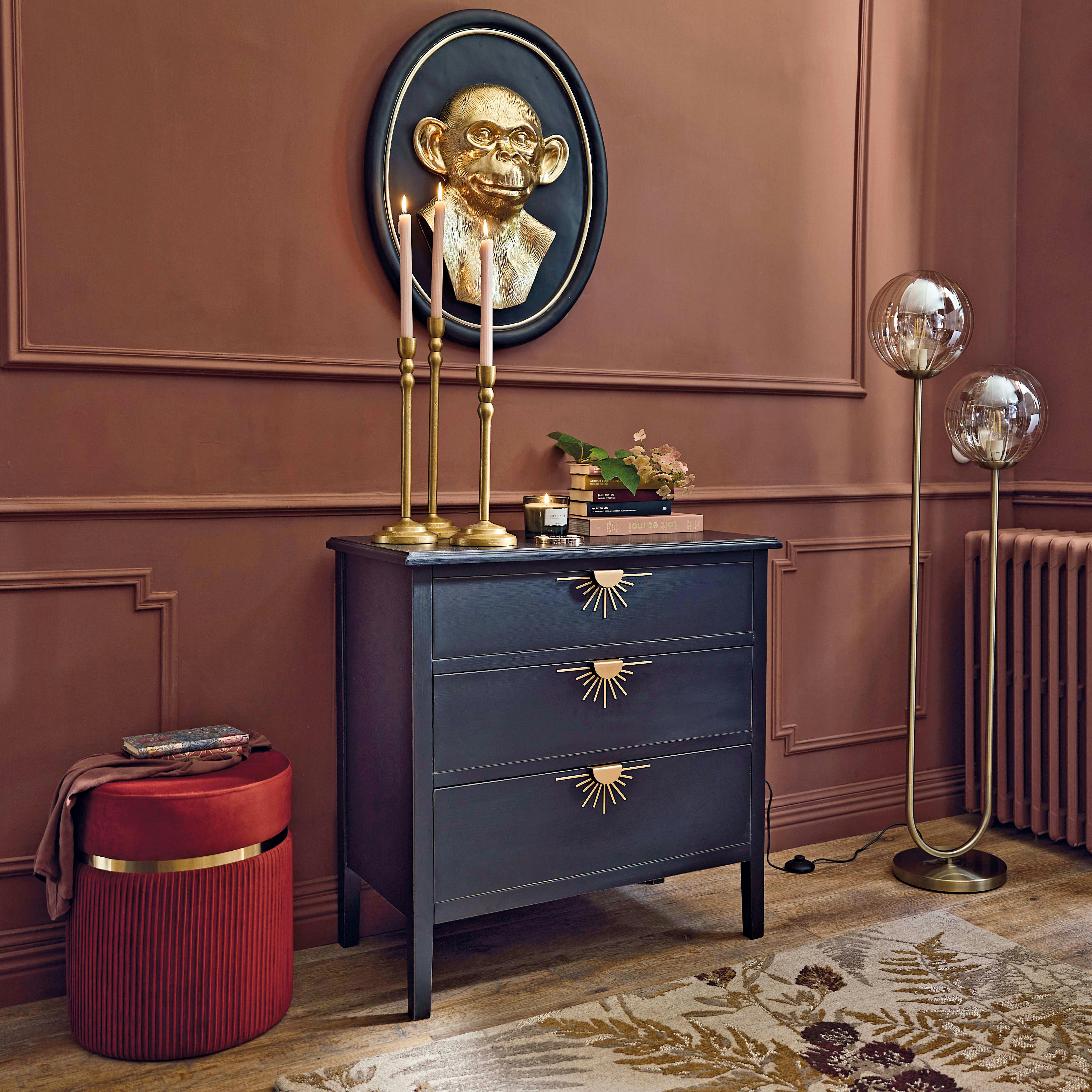 - Bougeoirs en aluminium doré (x3)