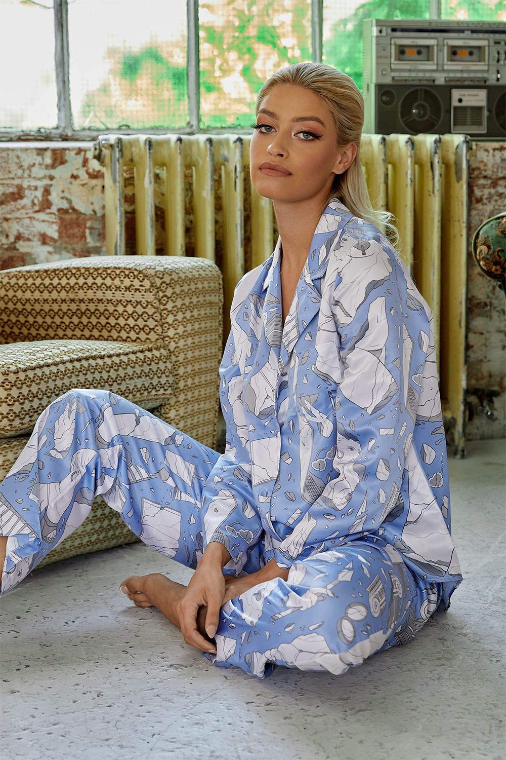 Playful Promises Logan Spector Statues Drop Hem Long Sleeve 'Pj Top'