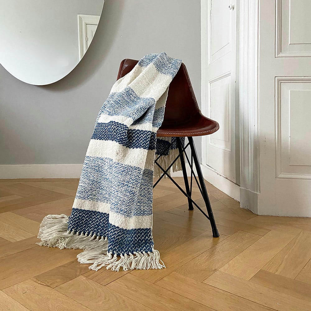 BERBER - Plaid berbère granuleux  bleu et blanc cassé 125x150