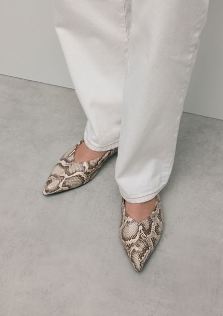 Beige ballerina's met snake print