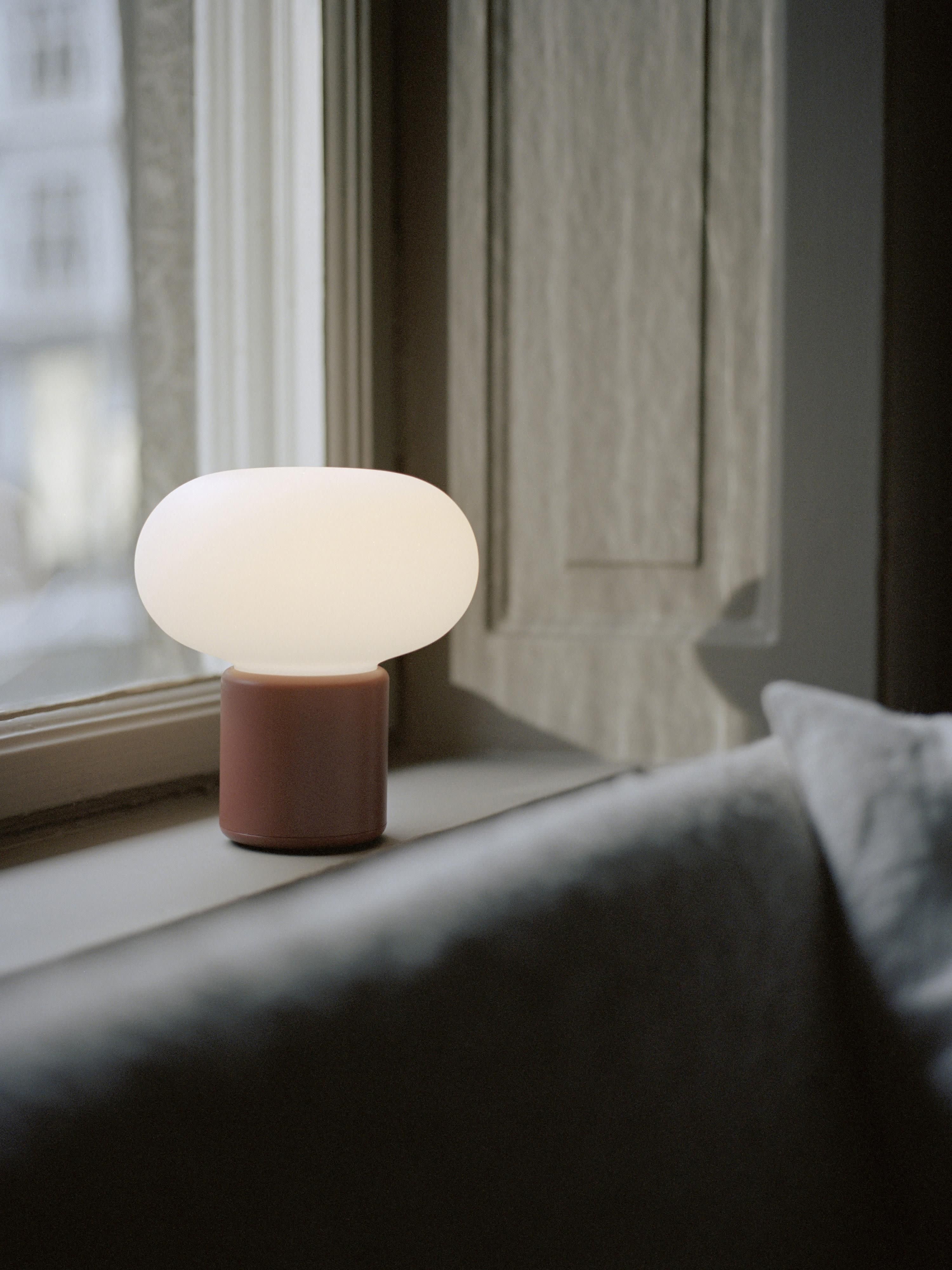 Kleine mobile Tischlampe Karl-Johan, dimmbar