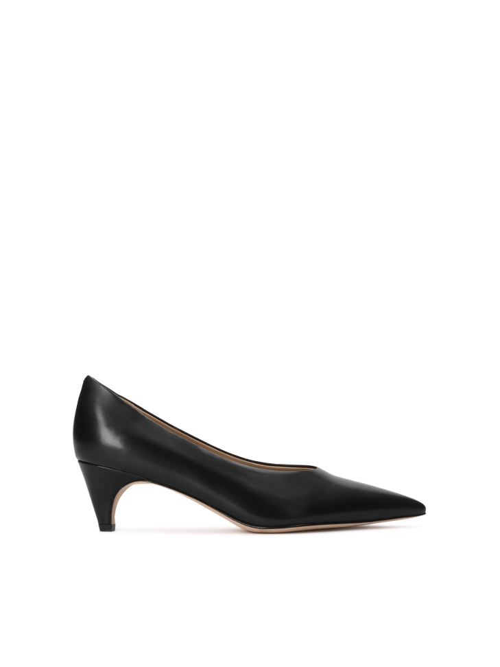 Black pointed-toe pumps