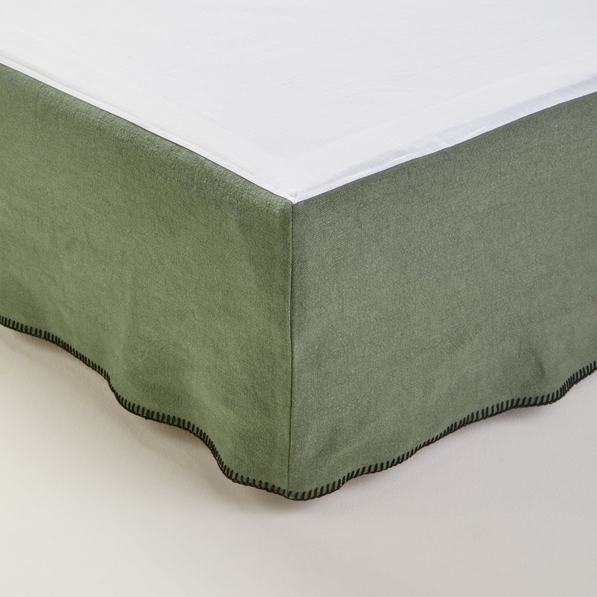 Madura Hoes voor boxspring Nino grijs kaki en zwarte slinger 180x200 cm