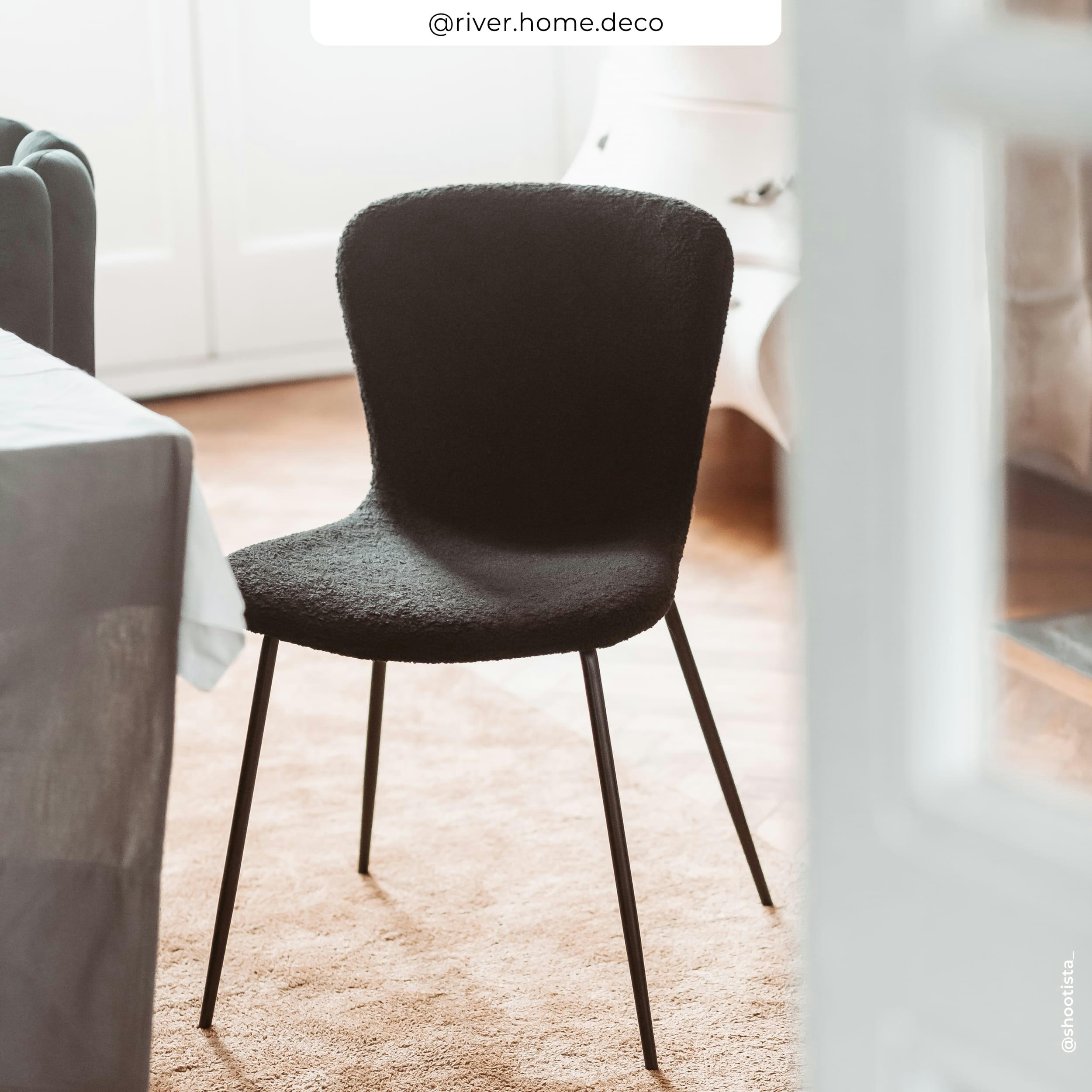 KOKO - Chaise effet laine bouclette noire et pieds en métal (lot de 2)