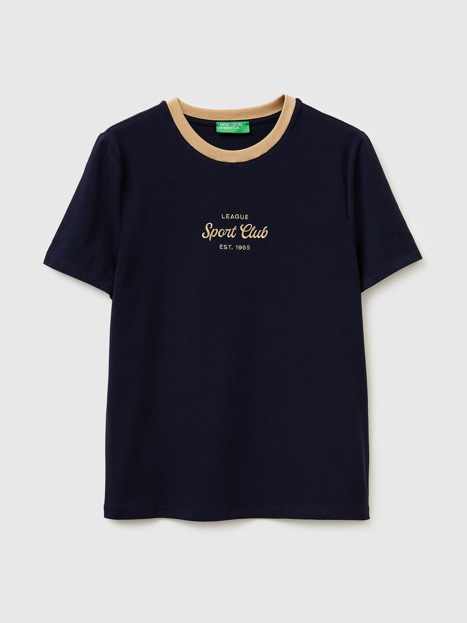T-shirt with embroidered crest