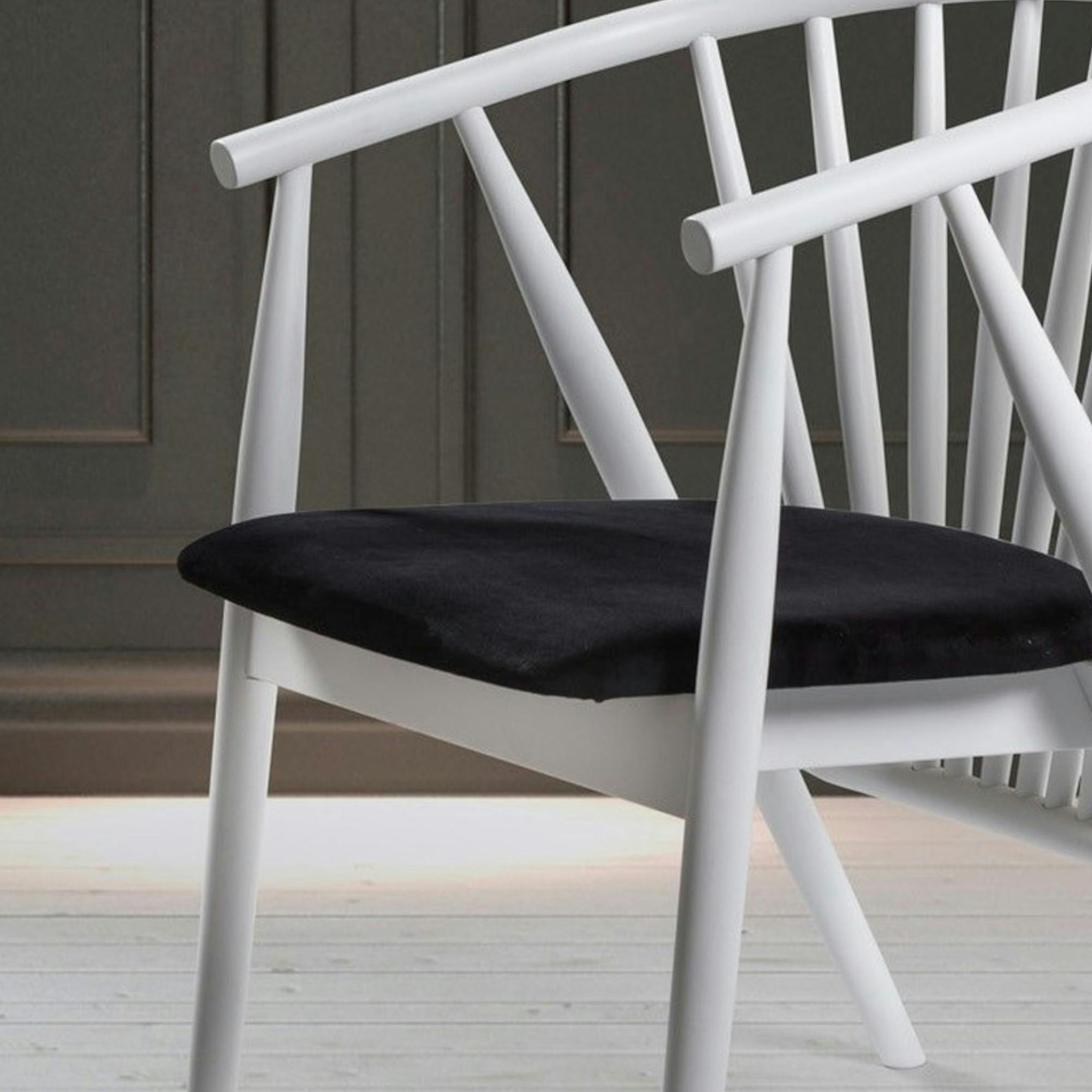 Chaise blanche à barreaux - velours noir TENA