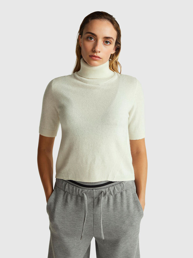 Cream white short sleeve turtleneck in cashmere blend