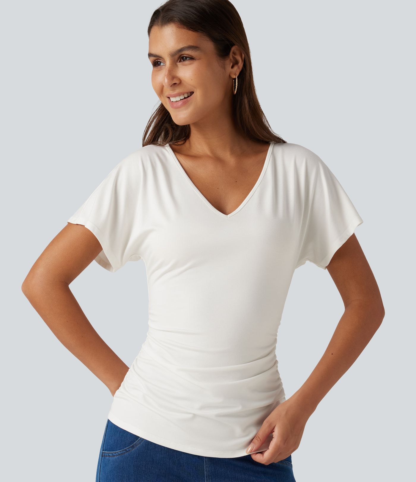 T-shirt ajusté à encolure en V, manches courtes et fronces