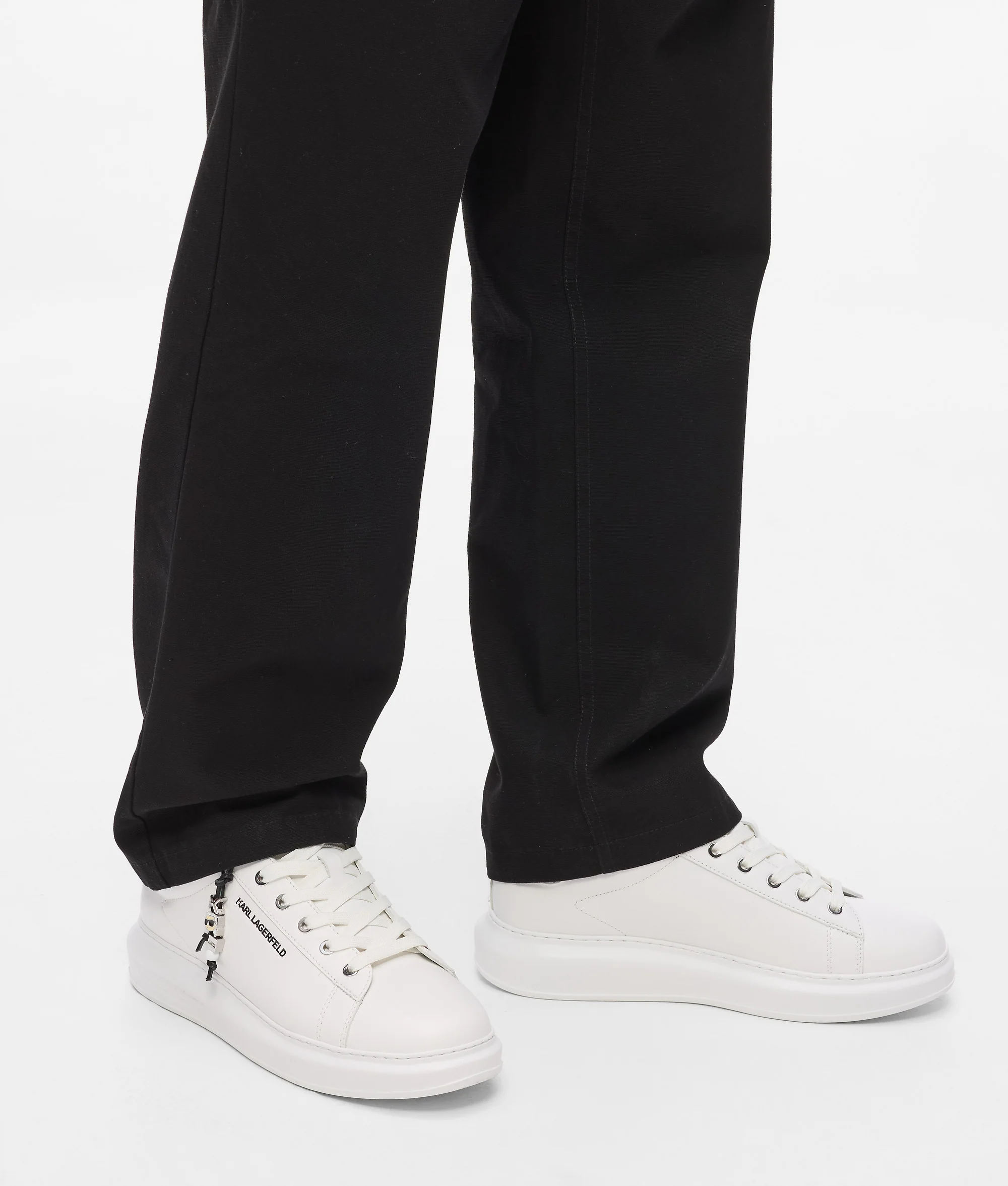Baskets exclusives Ikon Kapri avec breloque