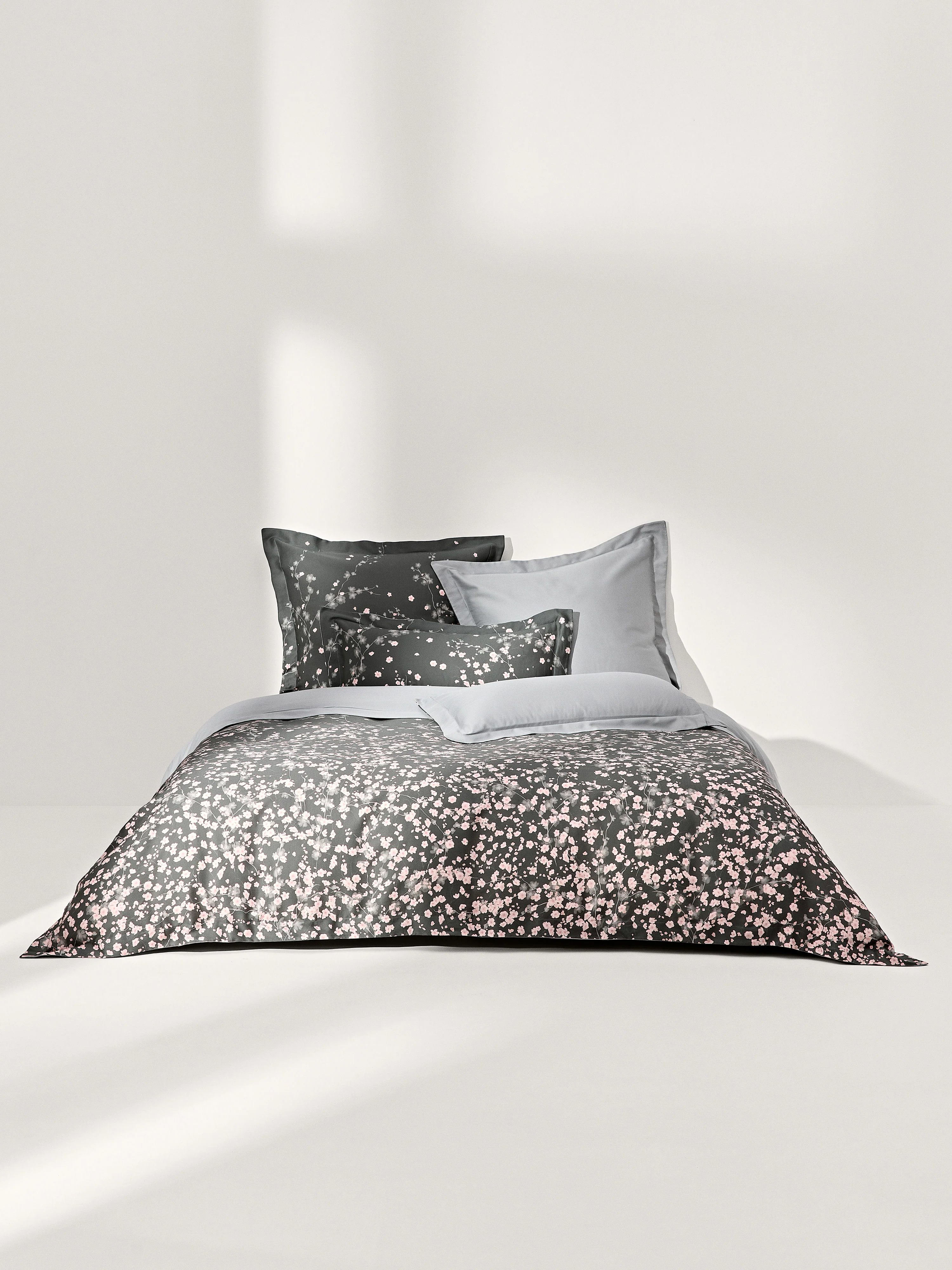 Baumwollsatin-Bettdeckenbezug Sakura mit Blumen-Print